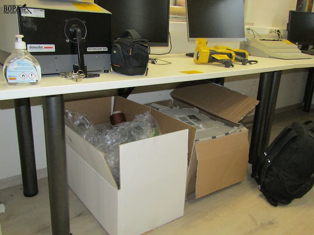 Lot 27 - bureau tafel - afbeelding 2 van  2