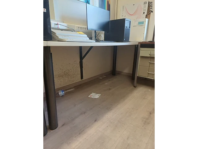 Lot 27 - bureau tafel - afbeelding 2 van  3