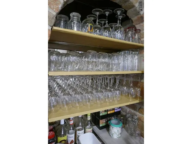 Lot 27 - diverse glazen en koffiekopjes - afbeelding 3 van  8