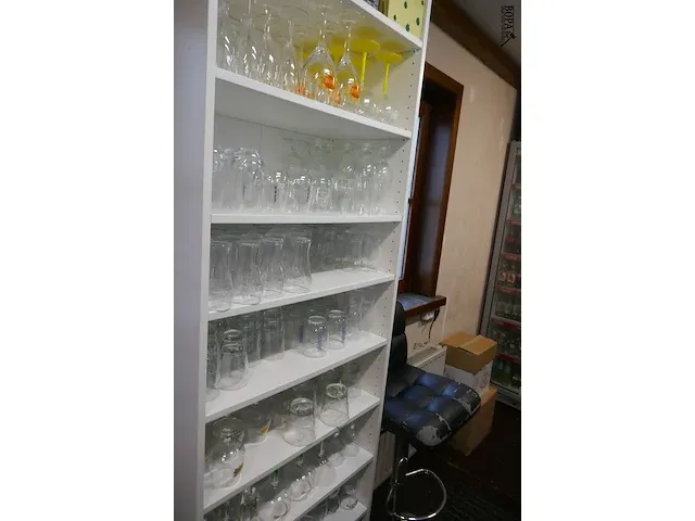 Lot 27 - diverse glazen en koffiekopjes - afbeelding 4 van  8