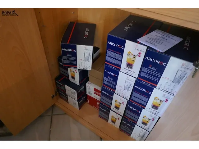 Lot 27 - diverse glazen en koffiekopjes - afbeelding 7 van  8