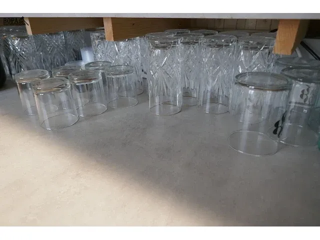 Lot 27 - diverse glazen en koffiekopjes - afbeelding 8 van  8