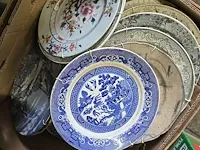 Lot 27 - doos decoratieve borden - afbeelding 3 van  3