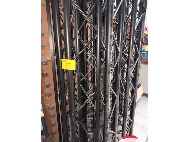 Lot 27 - driehoek truss zwart - afbeelding 1 van  5