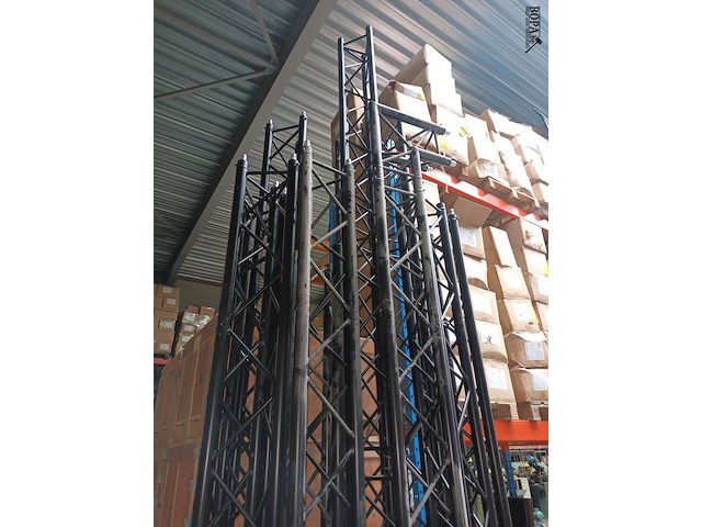 Lot 27 - driehoek truss zwart - afbeelding 2 van  5