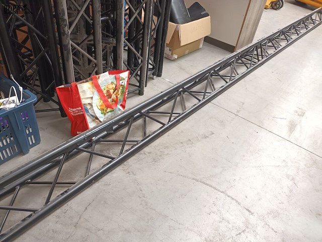 Lot 27 - driehoek truss zwart - afbeelding 3 van  5