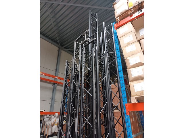 Lot 27 - driehoek truss zwart - afbeelding 4 van  5