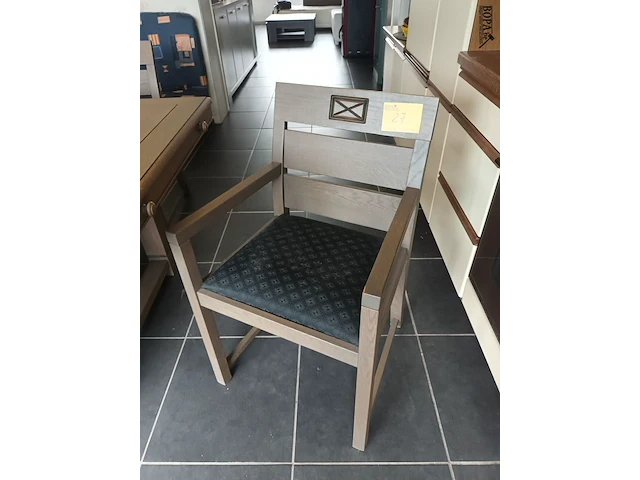 Lot 27 - eetkamer stoelen. 6 stuks - afbeelding 1 van  4