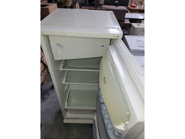 Lot 27 - frigo whirlpool - afbeelding 3 van  3