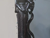 Lot 27 - houten beeld van guanyin, hoogte 60 cm - afbeelding 1 van  3