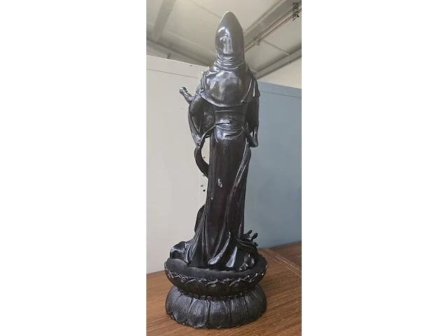 Lot 27 - houten beeld van guanyin, hoogte 60 cm - afbeelding 3 van  3