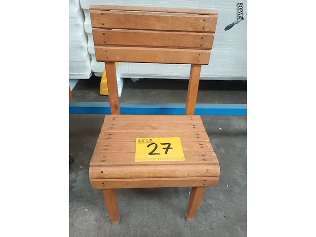 Lot 27 - houten kinderstoeltje - afbeelding 1 van  4