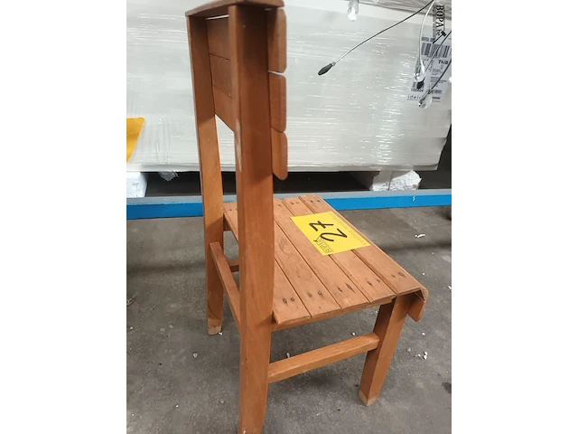Lot 27 - houten kinderstoeltje - afbeelding 3 van  4