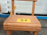 Lot 27 - houten kinderstoeltje - afbeelding 4 van  4