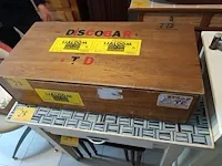 Lot 27 - houten koffer met singles. 530 stuks - afbeelding 7 van  7