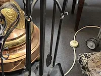 Lot 27 - ijzeren kachelset 4delig - afbeelding 2 van  3
