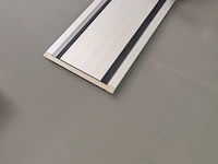 Lot 27 - kantoortafel met glasblad en stoel - afbeelding 2 van  5