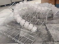 Lot 27 - kantoortafel met glasblad en stoel - afbeelding 3 van  5