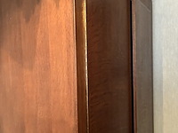 Lot 27 - kleerkast met hanger - afbeelding 3 van  4