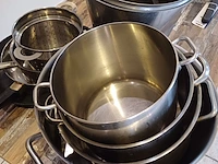 Lot 27 - kookpotten, steelpannen, emmer en zeef - afbeelding 2 van  3