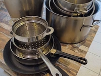 Lot 27 - kookpotten, steelpannen, emmer en zeef - afbeelding 3 van  3