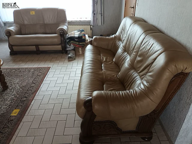 Lot 27 - lederen salon - afbeelding 1 van  5