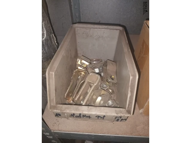 Lot 27 - lot bevestigingsmateriaal - afbeelding 2 van  5