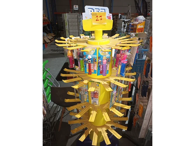 Lot 27 - pez snoepjesdisplay - afbeelding 1 van  3