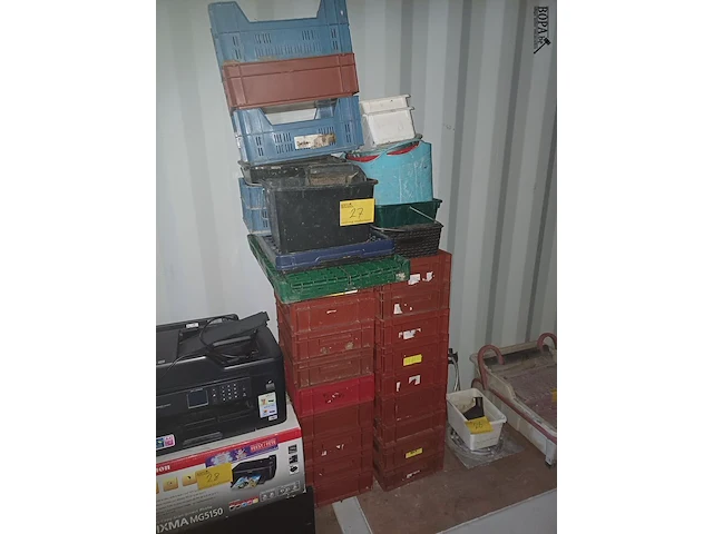 Lot 27 - pvc curverbakken - 30 stuks - afbeelding 1 van  2