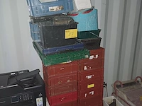 Lot 27 - pvc curverbakken - 30 stuks - afbeelding 1 van  2