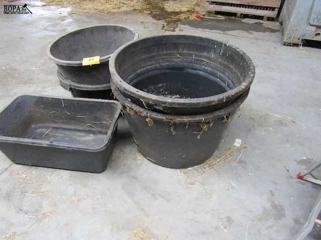 Lot 27 - pvc kuipen 3 stuks - afbeelding 1 van  3