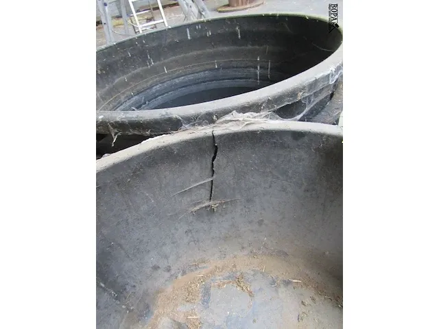 Lot 27 - pvc kuipen 3 stuks - afbeelding 3 van  3