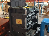 Lot 27 - stanley gereedschapswagen - afbeelding 1 van  4