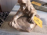 Lot 27 - terracotta panter - afbeelding 2 van  5