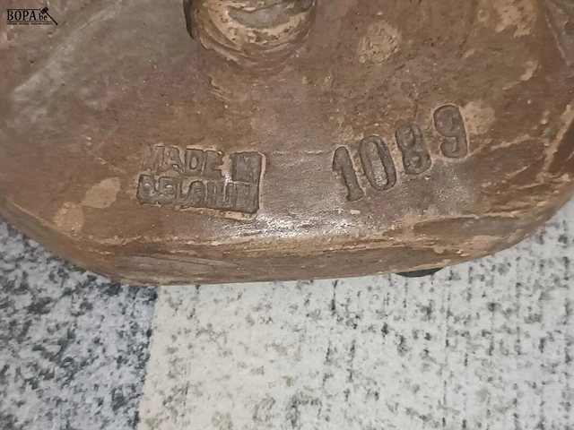 Lot 27 - terracotta panter - afbeelding 5 van  5