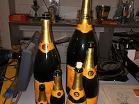 Lot 27 - verzamel flessen veuve-cliquot. 6 stuks - afbeelding 1 van  4