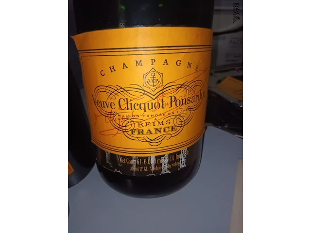 Lot 27 - verzamel flessen veuve-cliquot. 6 stuks - afbeelding 4 van  4