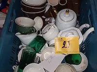Lot 27 - vintage huisraad. 1 bak - afbeelding 1 van  4