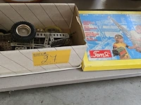 Lot 27 - vintage temsi metalen constructiedoos en doos losse mecano - afbeelding 1 van  5