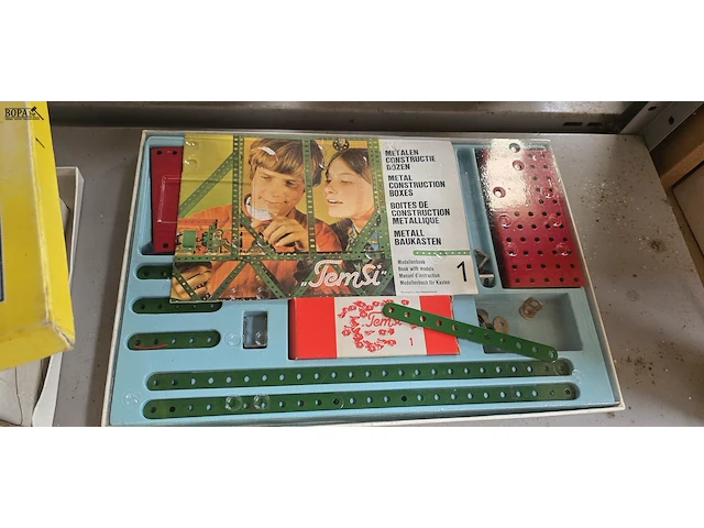 Lot 27 - vintage temsi metalen constructiedoos en doos losse mecano - afbeelding 4 van  5