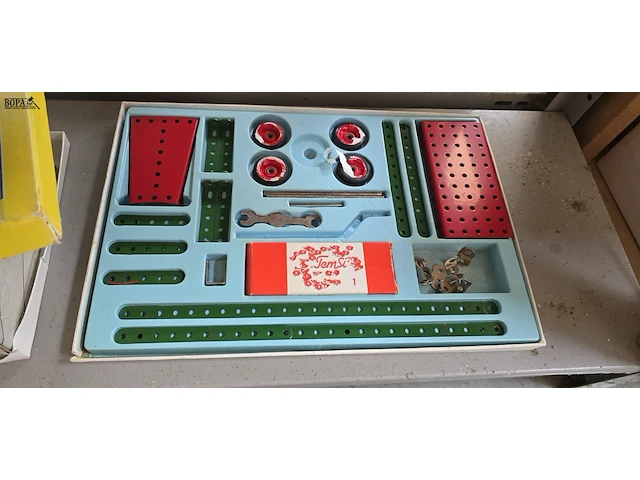Lot 27 - vintage temsi metalen constructiedoos en doos losse mecano - afbeelding 5 van  5