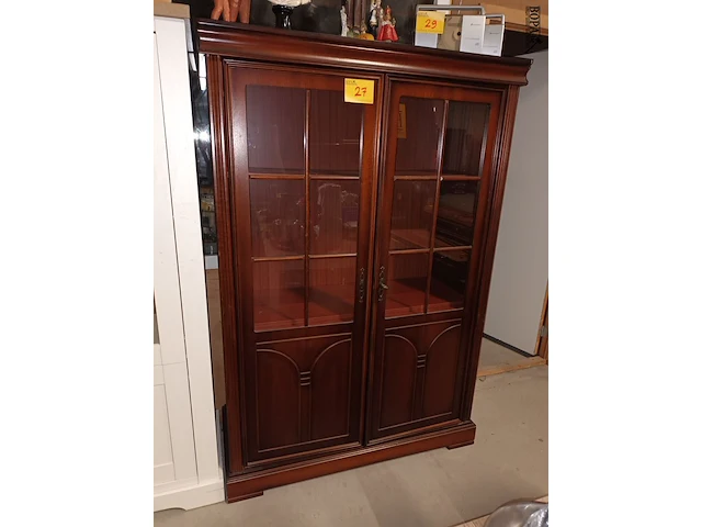 Lot 27 - vitrine kast - afbeelding 1 van  4