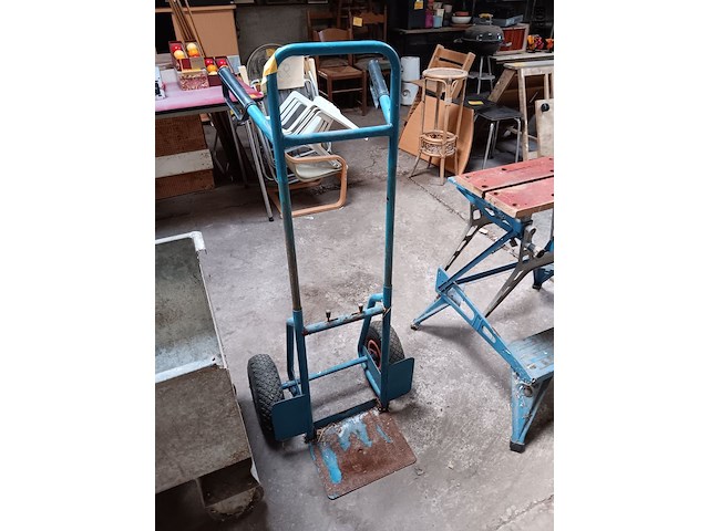 Lot 27 - zolderwagen - afbeelding 1 van  1