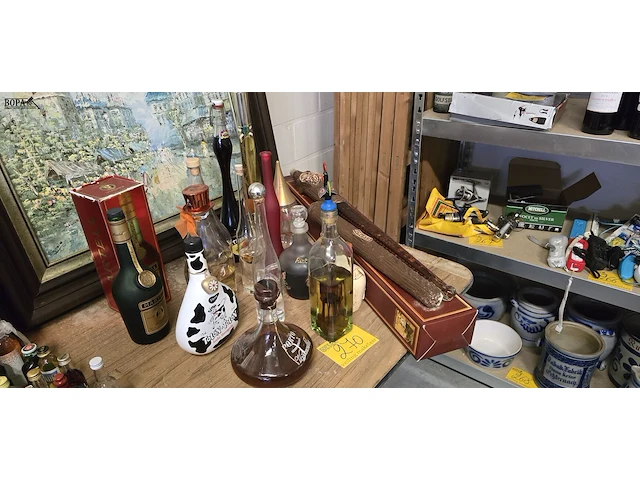 Lot 270 - diverse speciale flessen drank, ong 15 stuks - afbeelding 1 van  11