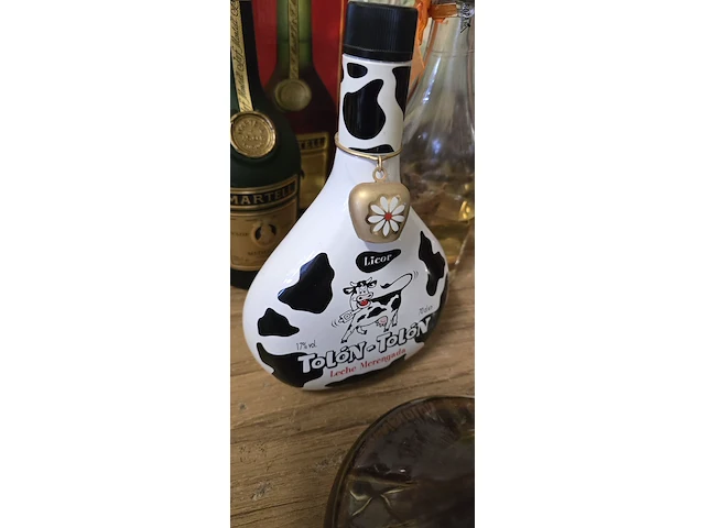 Lot 270 - diverse speciale flessen drank, ong 15 stuks - afbeelding 4 van  11