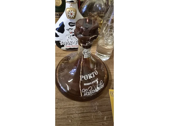 Lot 270 - diverse speciale flessen drank, ong 15 stuks - afbeelding 5 van  11