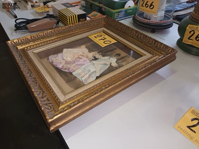 Lot 270 - kader les modes de la saison - afbeelding 2 van  4