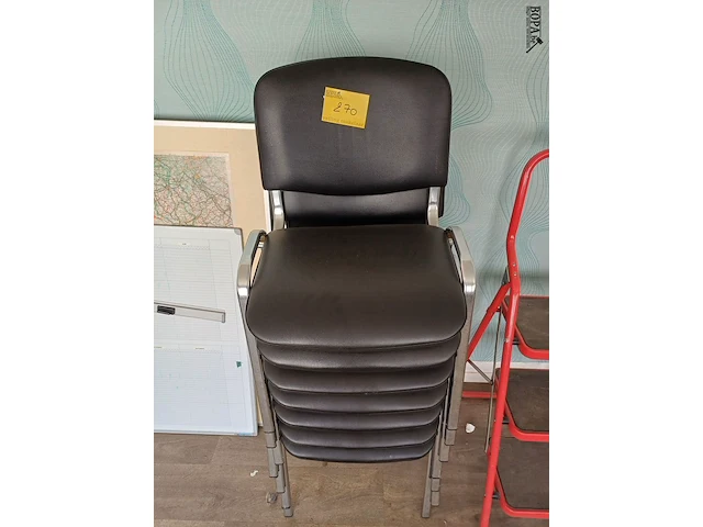 Lot 270 - lederen vergaderstoelen. 7 stuks - afbeelding 2 van  3