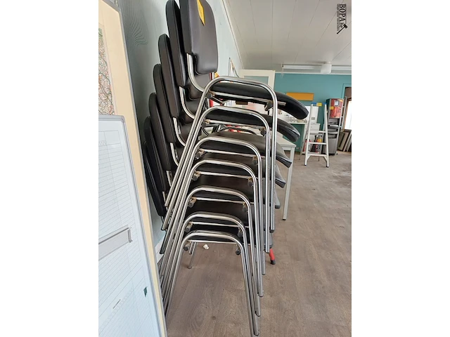 Lot 270 - lederen vergaderstoelen. 7 stuks - afbeelding 3 van  3