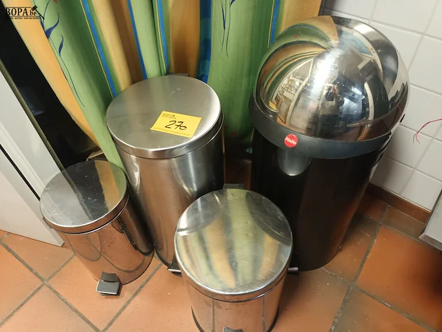 Lot 270 - vuilnisbakken. 4 stuks - afbeelding 1 van  3